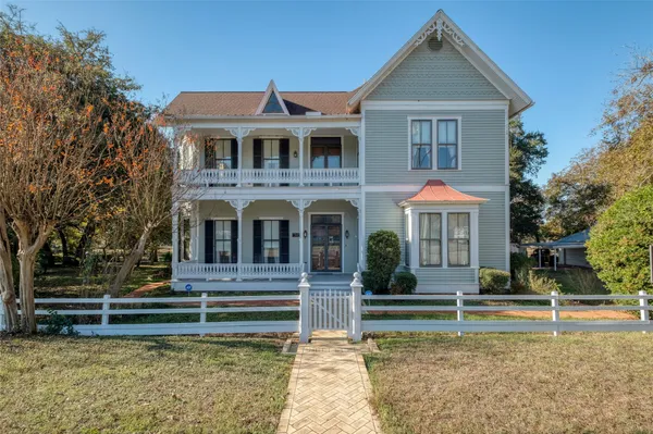 $1,249,000 | 541 North Main Street, La Grange, TX 78945