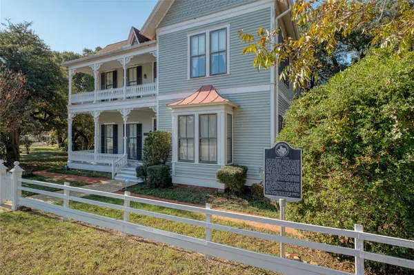 $1,249,000 | 541 North Main Street, La Grange, TX 78945