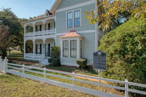 $1,249,000 | 541 North Main Street, La Grange, TX 78945
