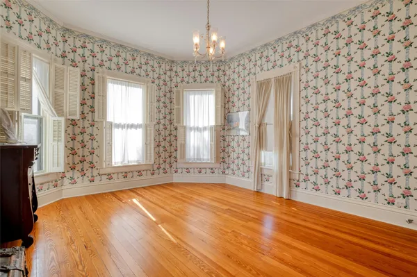 $1,249,000 | 541 North Main Street, La Grange, TX 78945