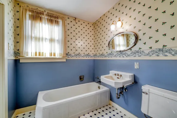 $1,249,000 | 541 North Main Street, La Grange, TX 78945