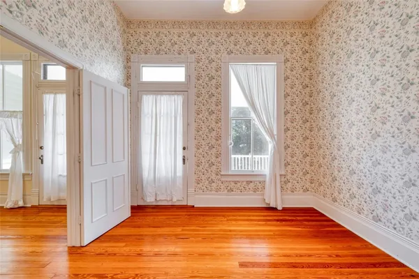 $1,249,000 | 541 North Main Street, La Grange, TX 78945