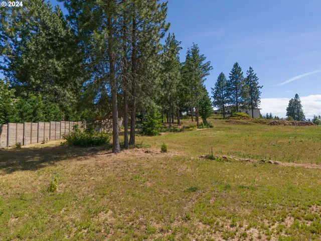 a kitchen with a stove
