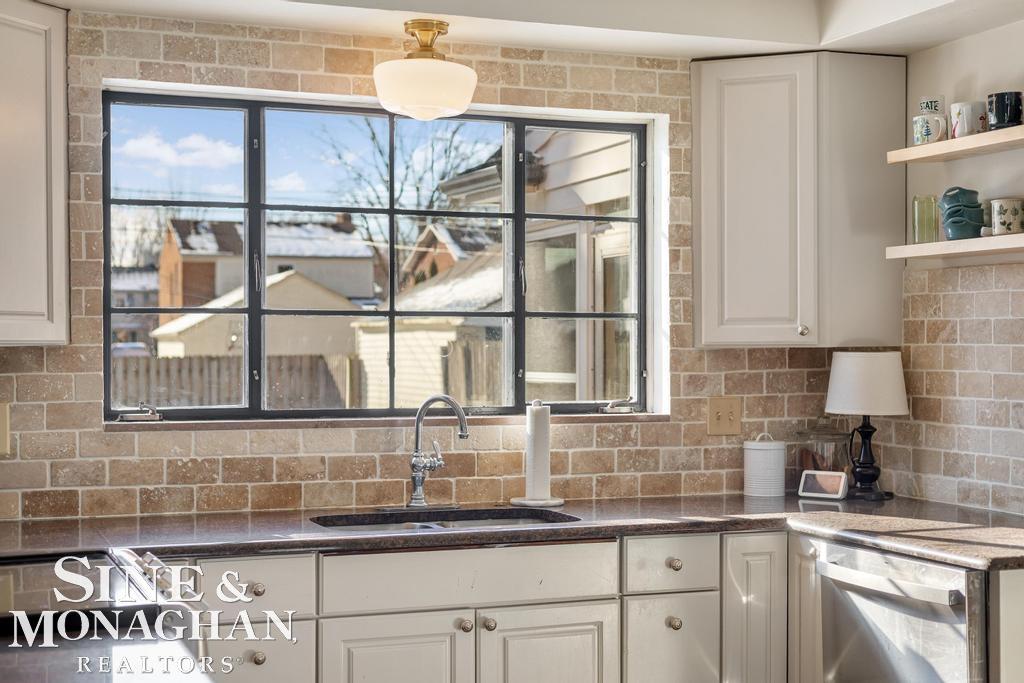 1971 Littlestone Road Grosse Pointe Woods, MI 48236 - Photo 11 of 48