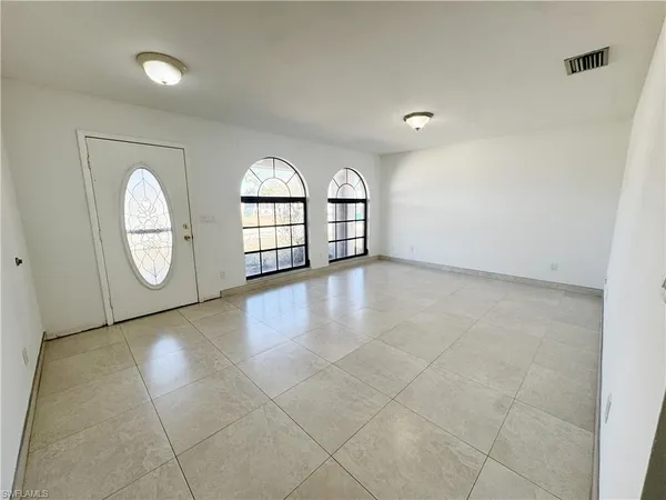 $3,500 | 630 105th Avenue North, Naples, FL 34108