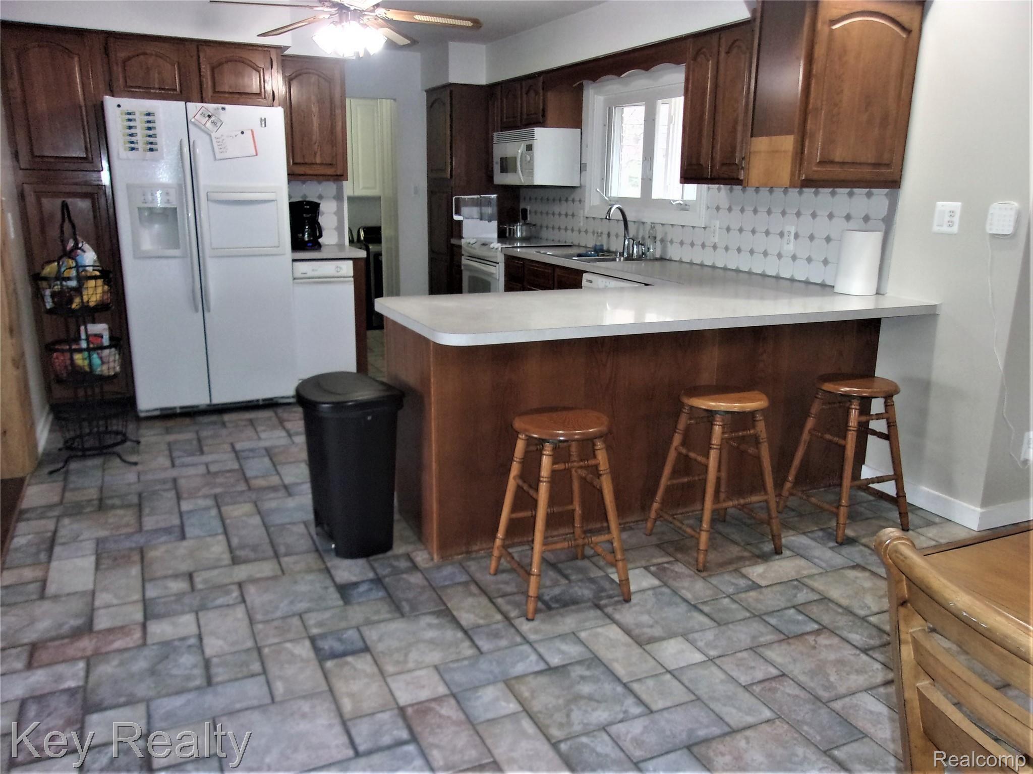 19131 Hannan Road New Boston, MI 48164 - Photo 16 of 57 HOME KITCHEN
