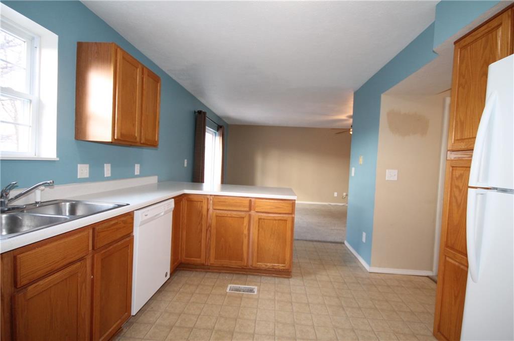 6127 Brandermill Ridge Columbus, IN 47203 - Photo 12 of 35 Gallery Image 12