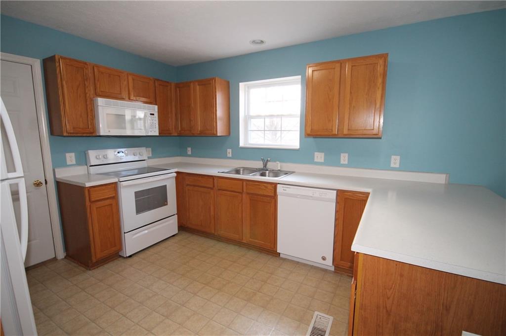 6127 Brandermill Ridge Columbus, IN 47203 - Photo 10 of 35 Gallery Image 10