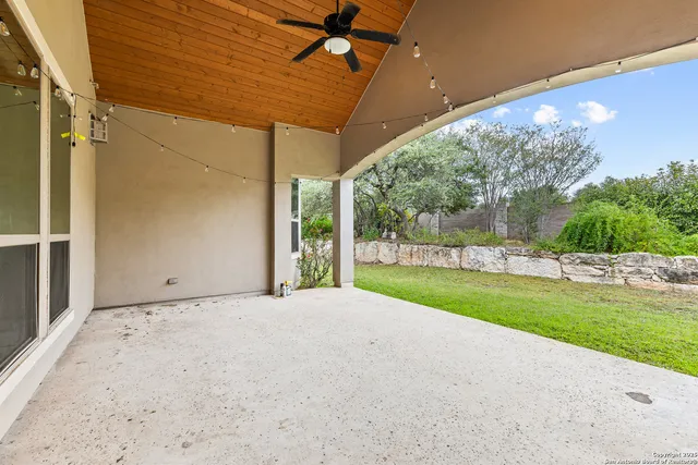 a view of a house with backyard and tree