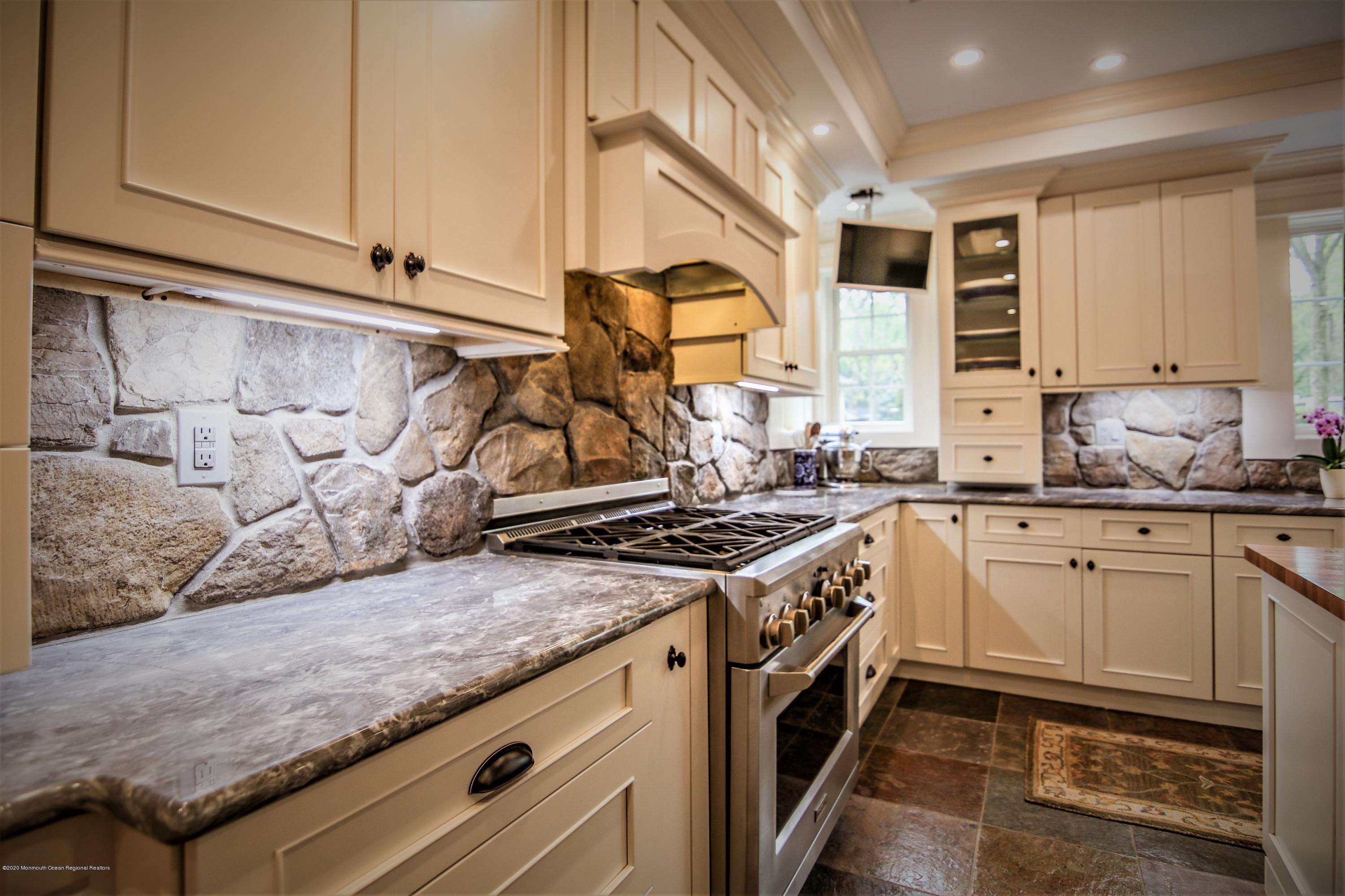 26 Willow Drive Little Silver, NJ 07739 - Photo 14 of 39 Kitchen 4