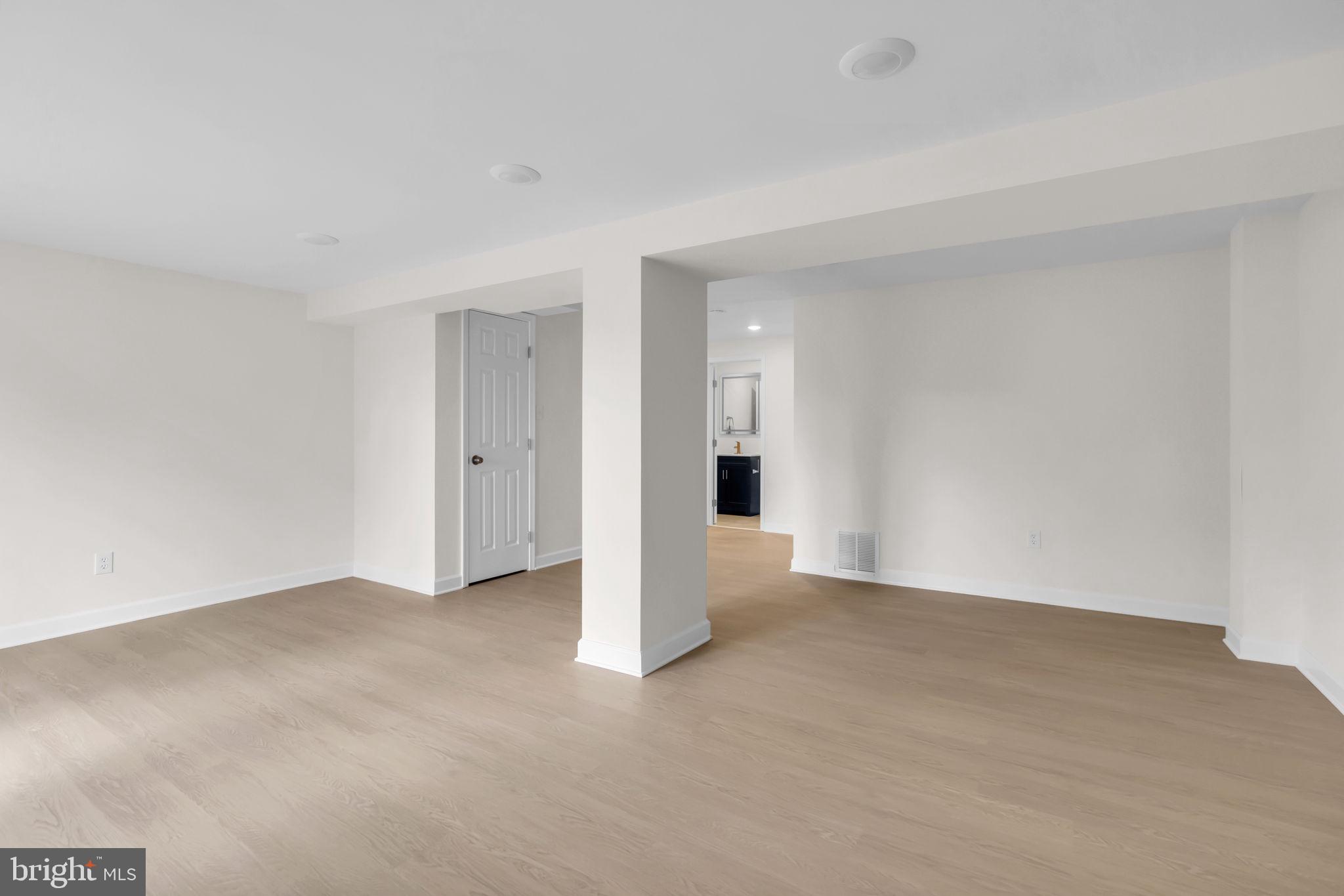 26 Timber Rock Road Gaithersburg, MD 20878 - Photo 27 of 36 a view of an empty room