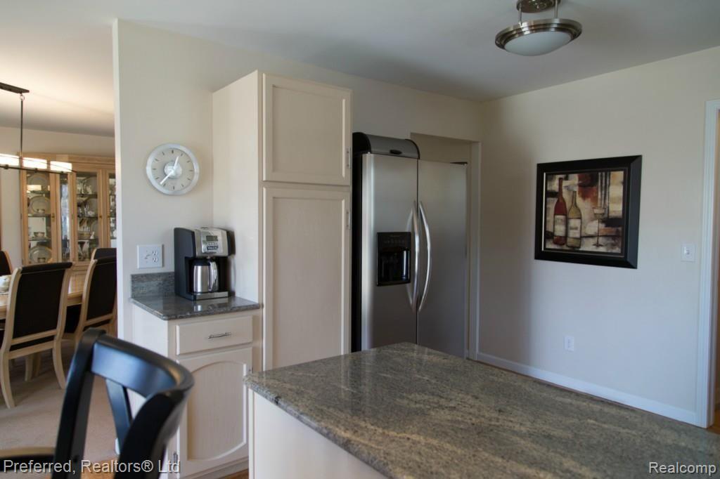 41810 Ridge Road East Novi, MI 48375 - Photo 10 of 25