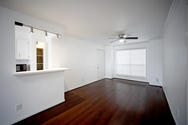 $1,050 | 3600 West T C Jester Boulevard, Houston, TX 77018