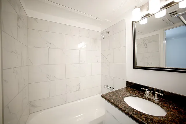 $1,050 | 3600 West T C Jester Boulevard, Houston, TX 77018