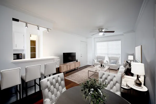 $1,050 | 3600 West T C Jester Boulevard, Houston, TX 77018