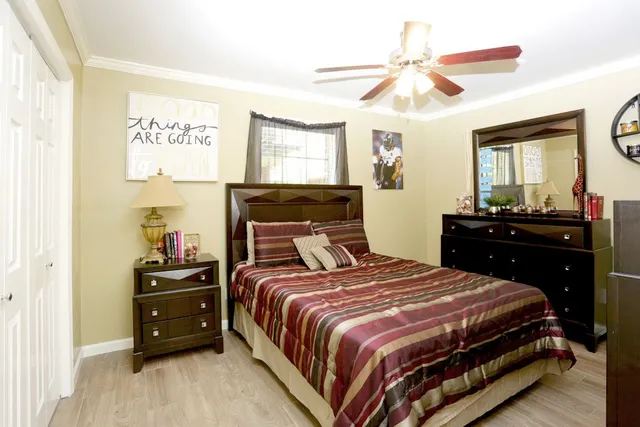 $1,050 | 3600 West T C Jester Boulevard, Houston, TX 77018