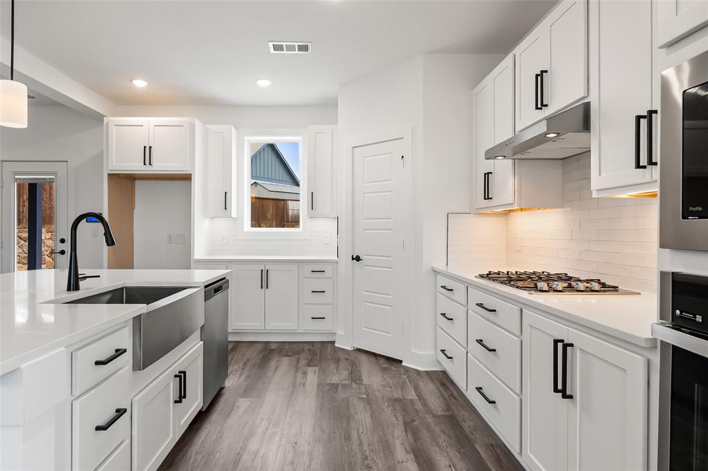 3526 Randall Terrace Grand Prairie, TX 76065 - Photo 13 of 40 Kitchen