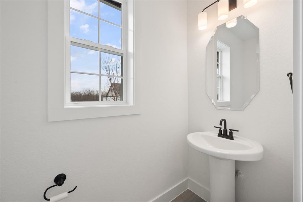 3526 Randall Terrace Grand Prairie, TX 76065 - Photo 24 of 40 Half bath downstairs