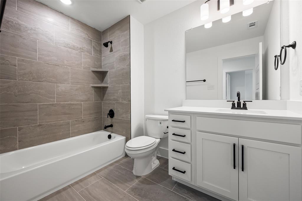 3526 Randall Terrace Grand Prairie, TX 76065 - Photo 31 of 40 Secondary bathroom