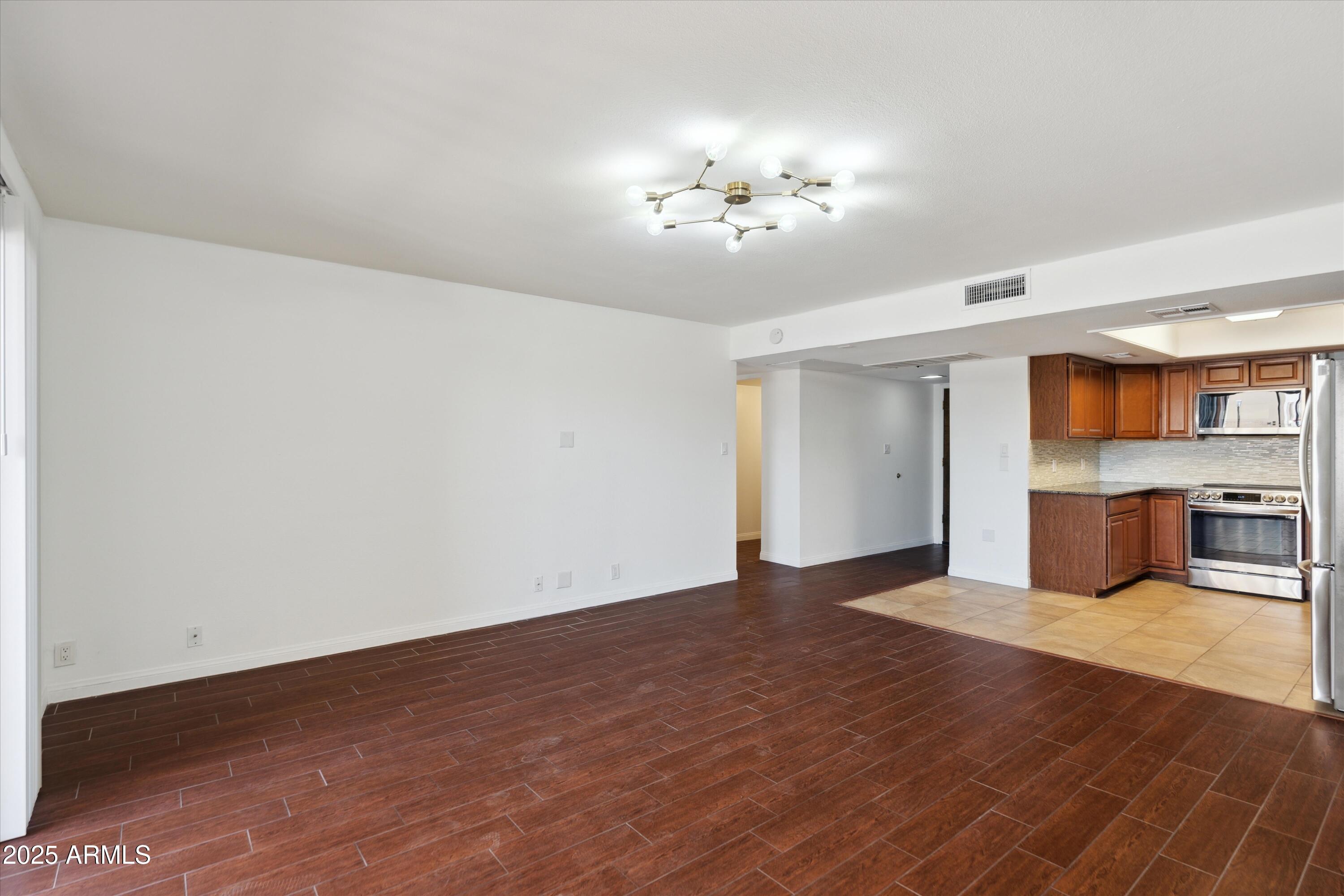 7940 East Camelback Road, Unit 101 Scottsdale, AZ 85251 - Photo 8 of 12 02-DSC09771