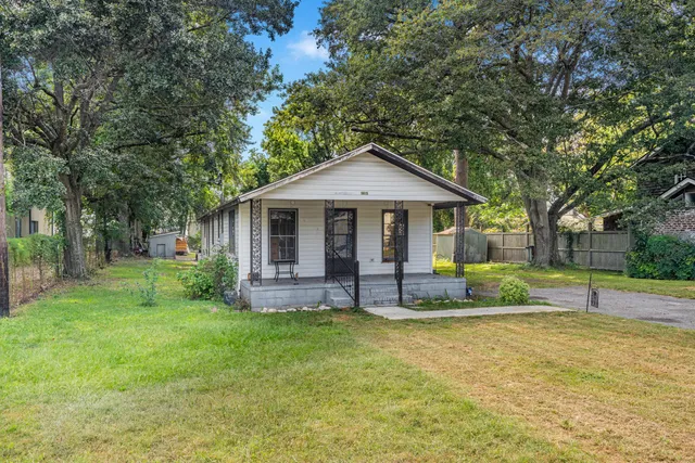 $325,000 | 5815 Robinson Street, Hanahan, SC 29410