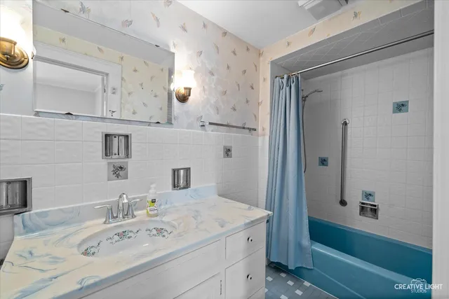 a view of empty room