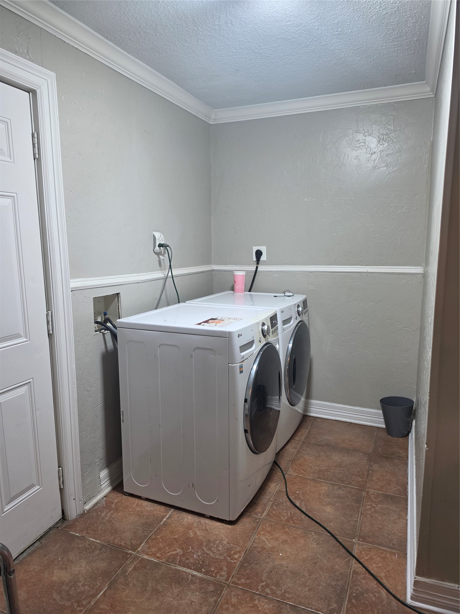 610 John Alber Road Houston, TX 77076 - Photo 17 of 31 laundry room