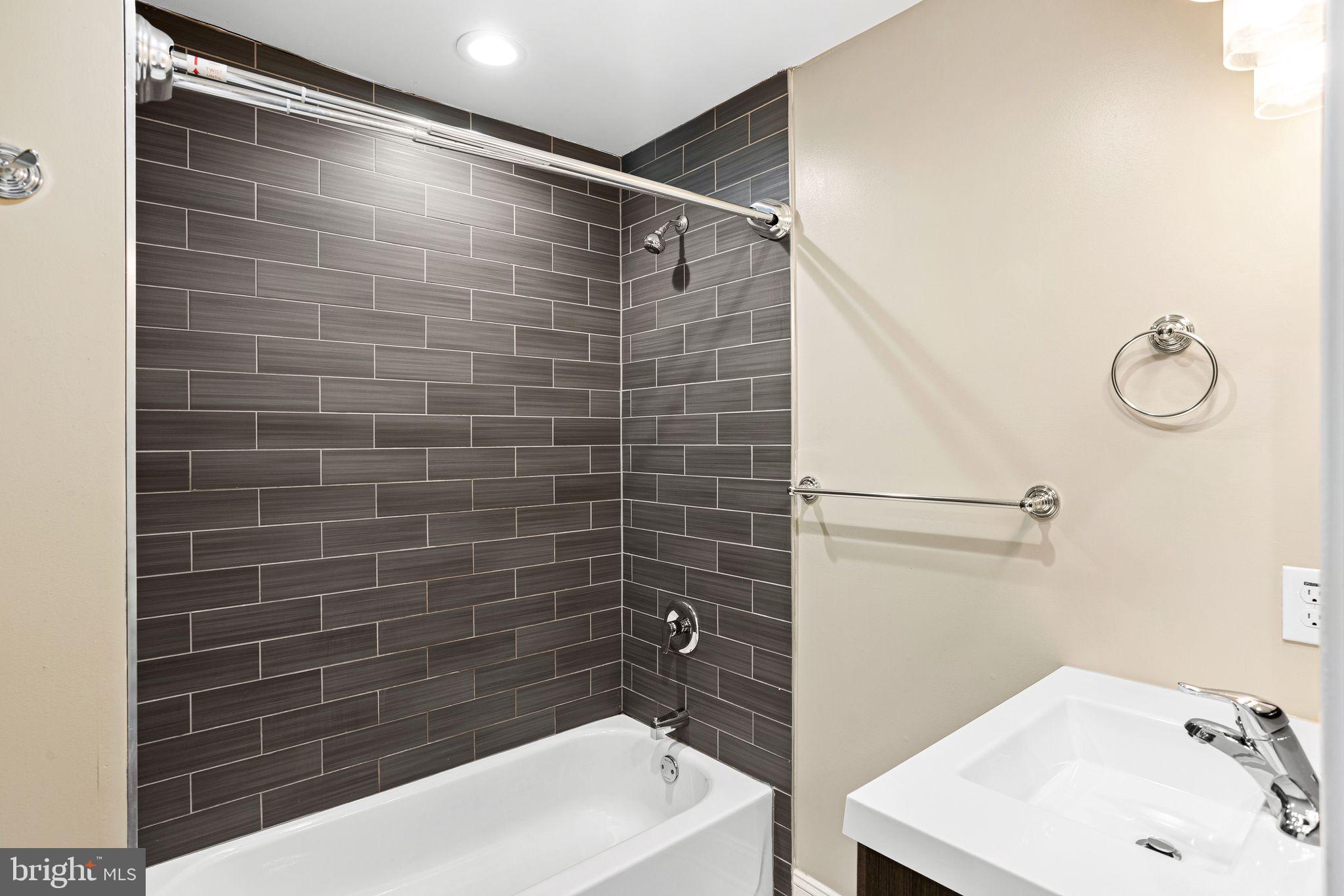 6225 Osage Avenue Philadelphia, PA 19143 - Photo 10 of 29