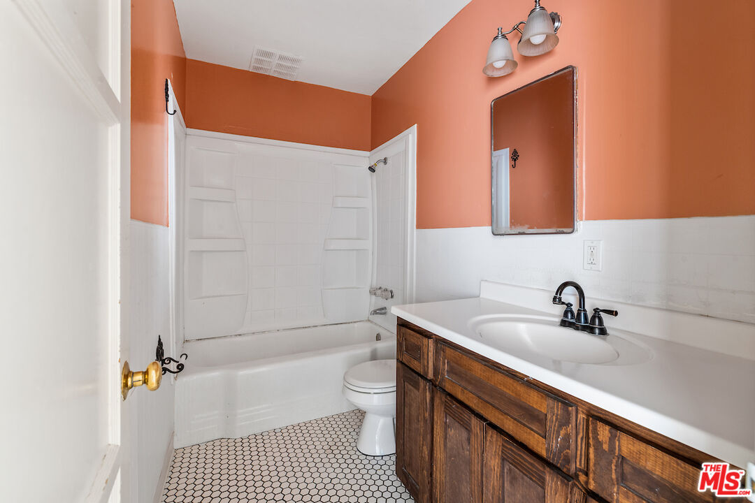 512 Lazard Street San Fernando, CA 91340 - Photo 14 of 19