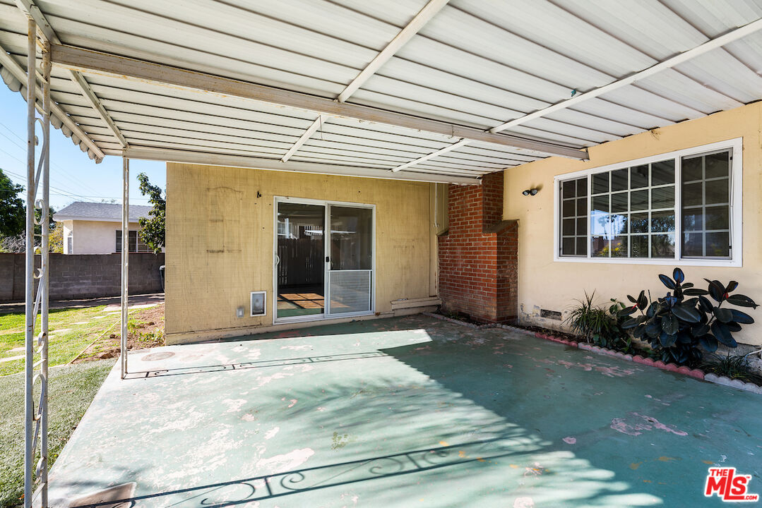 512 Lazard Street San Fernando, CA 91340 - Photo 16 of 19