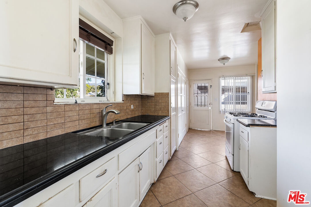 512 Lazard Street San Fernando, CA 91340 - Photo 8 of 19