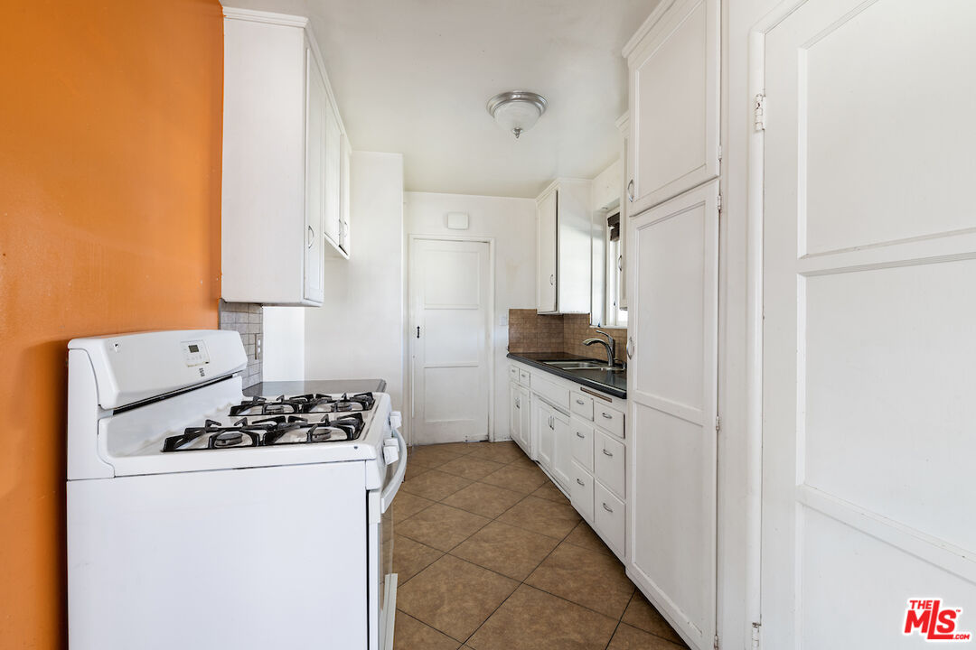 512 Lazard Street San Fernando, CA 91340 - Photo 9 of 19