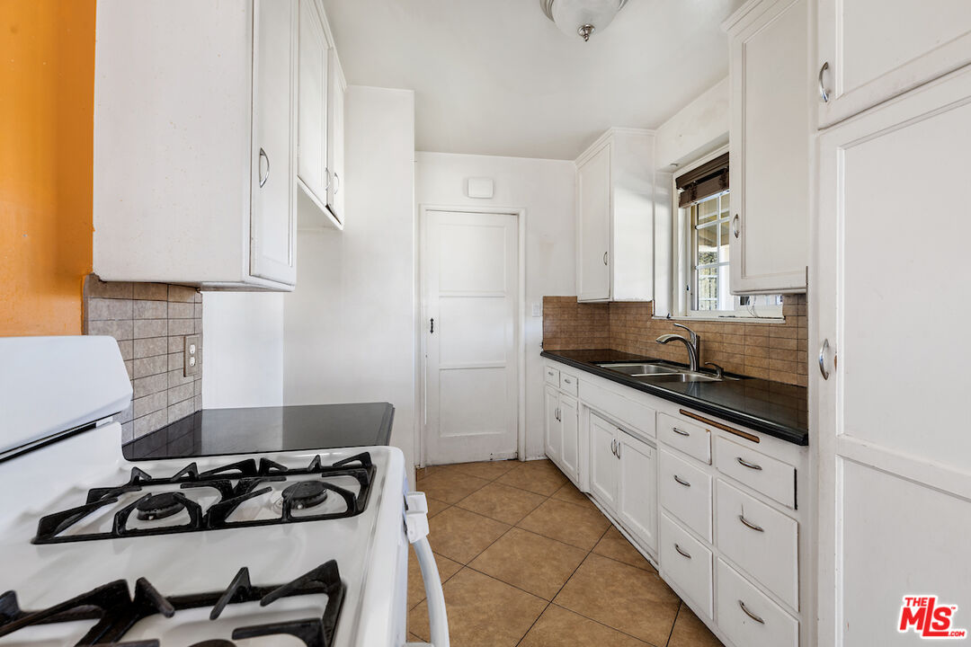 512 Lazard Street San Fernando, CA 91340 - Photo 10 of 19