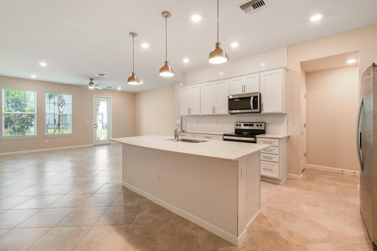 1841 Southeast Roxy Way Southeast Stuart, FL 34996 - Photo 7 of 32 Open Modern Kitchen