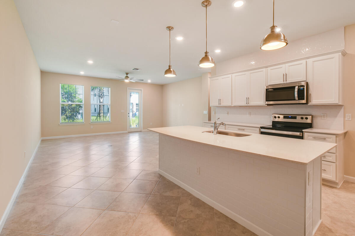 1841 Southeast Roxy Way Southeast Stuart, FL 34996 - Photo 8 of 32 Open Modern Kitchen