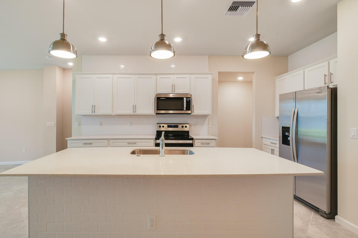 1841 Southeast Roxy Way Southeast Stuart, FL 34996 - Photo 9 of 32 Open Modern Kitchen