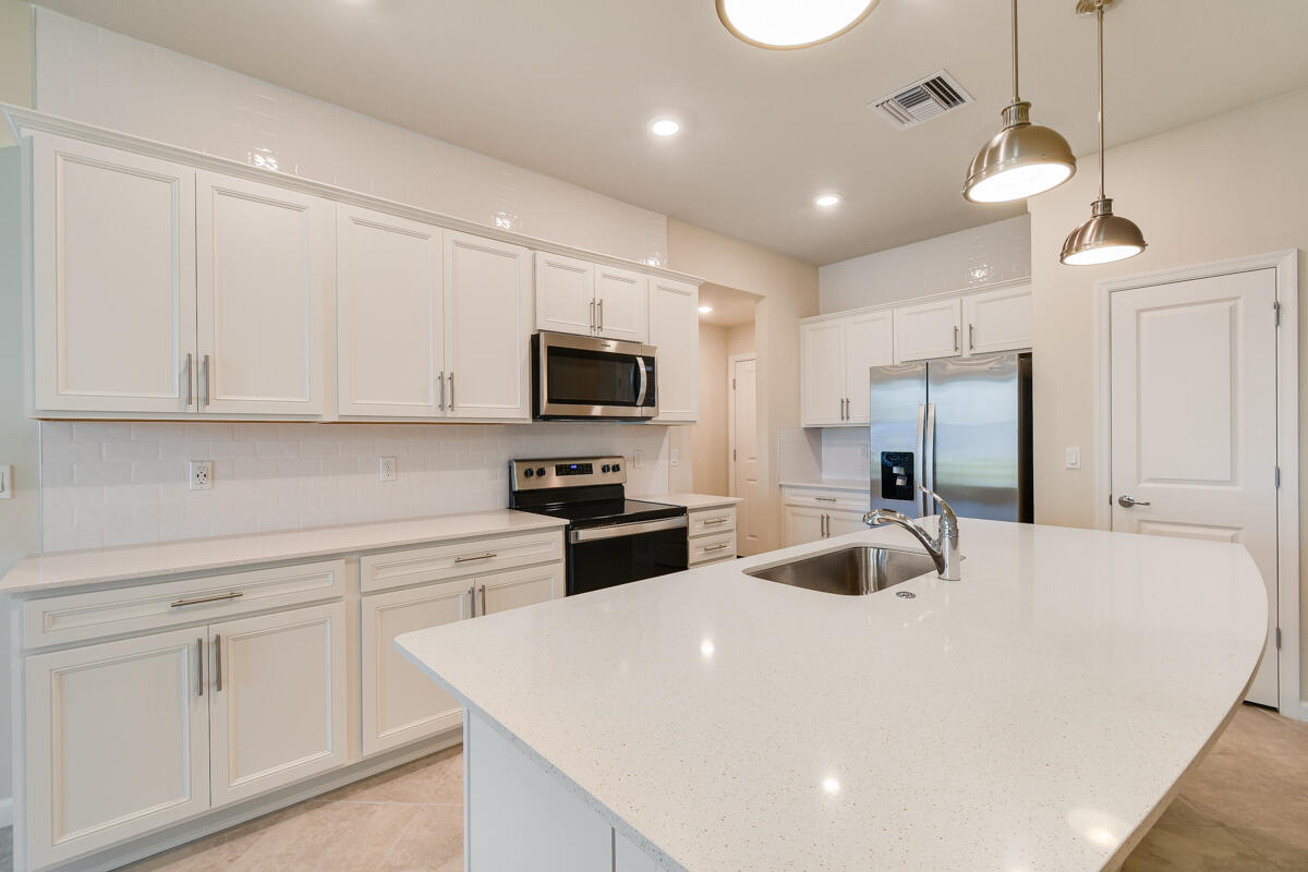 1841 Southeast Roxy Way Southeast Stuart, FL 34996 - Photo 10 of 32 Open Modern Kitchen