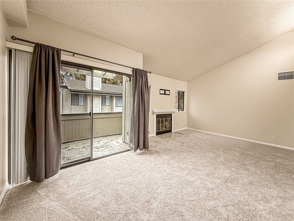 6542 Stoney View Lane, Unit 2 Simi Valley, CA 93063 - Photo 13 of 34