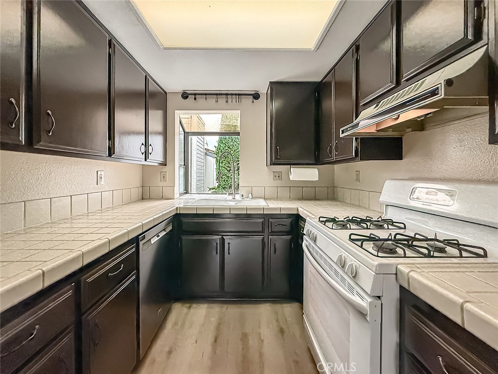 6542 Stoney View Lane, Unit 2 Simi Valley, CA 93063 - Photo 14 of 34