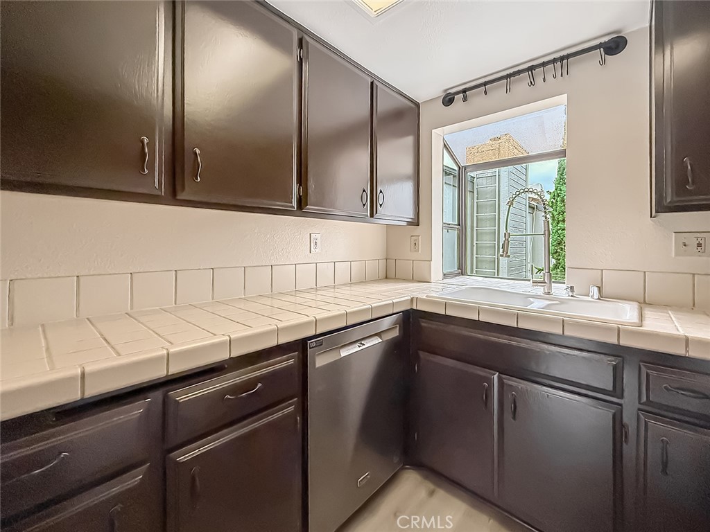 6542 Stoney View Lane, Unit 2 Simi Valley, CA 93063 - Photo 16 of 34