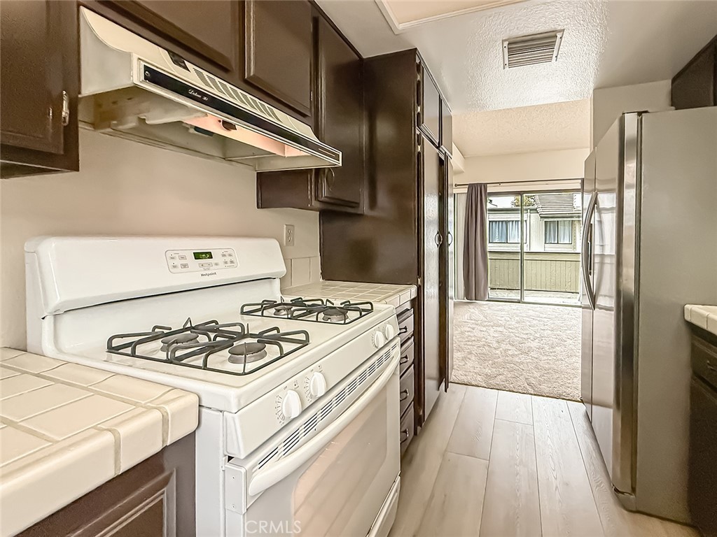 6542 Stoney View Lane, Unit 2 Simi Valley, CA 93063 - Photo 18 of 34