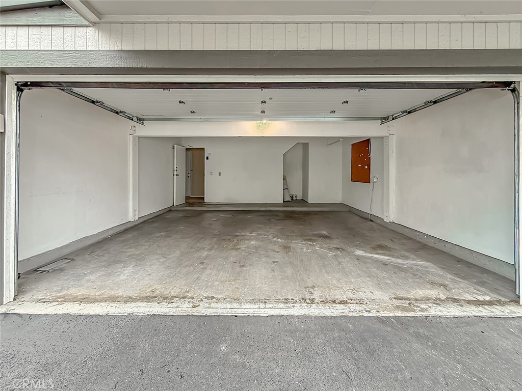 6542 Stoney View Lane, Unit 2 Simi Valley, CA 93063 - Photo 30 of 34