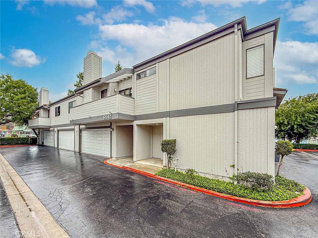 6542 Stoney View Lane, Unit 2 Simi Valley, CA 93063 - Photo 3 of 34