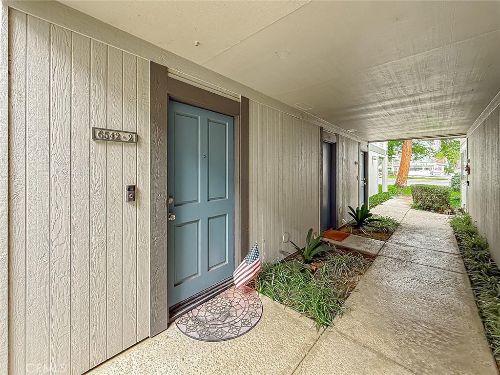 6542 Stoney View Lane, Unit 2 Simi Valley, CA 93063 - Photo 4 of 18
