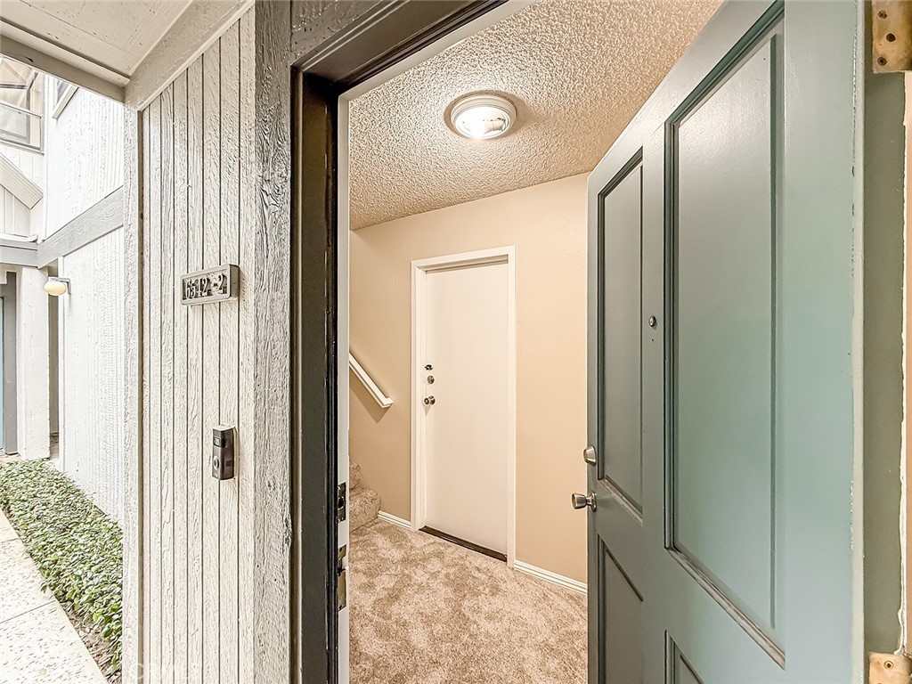 6542 Stoney View Lane, Unit 2 Simi Valley, CA 93063 - Photo 6 of 34