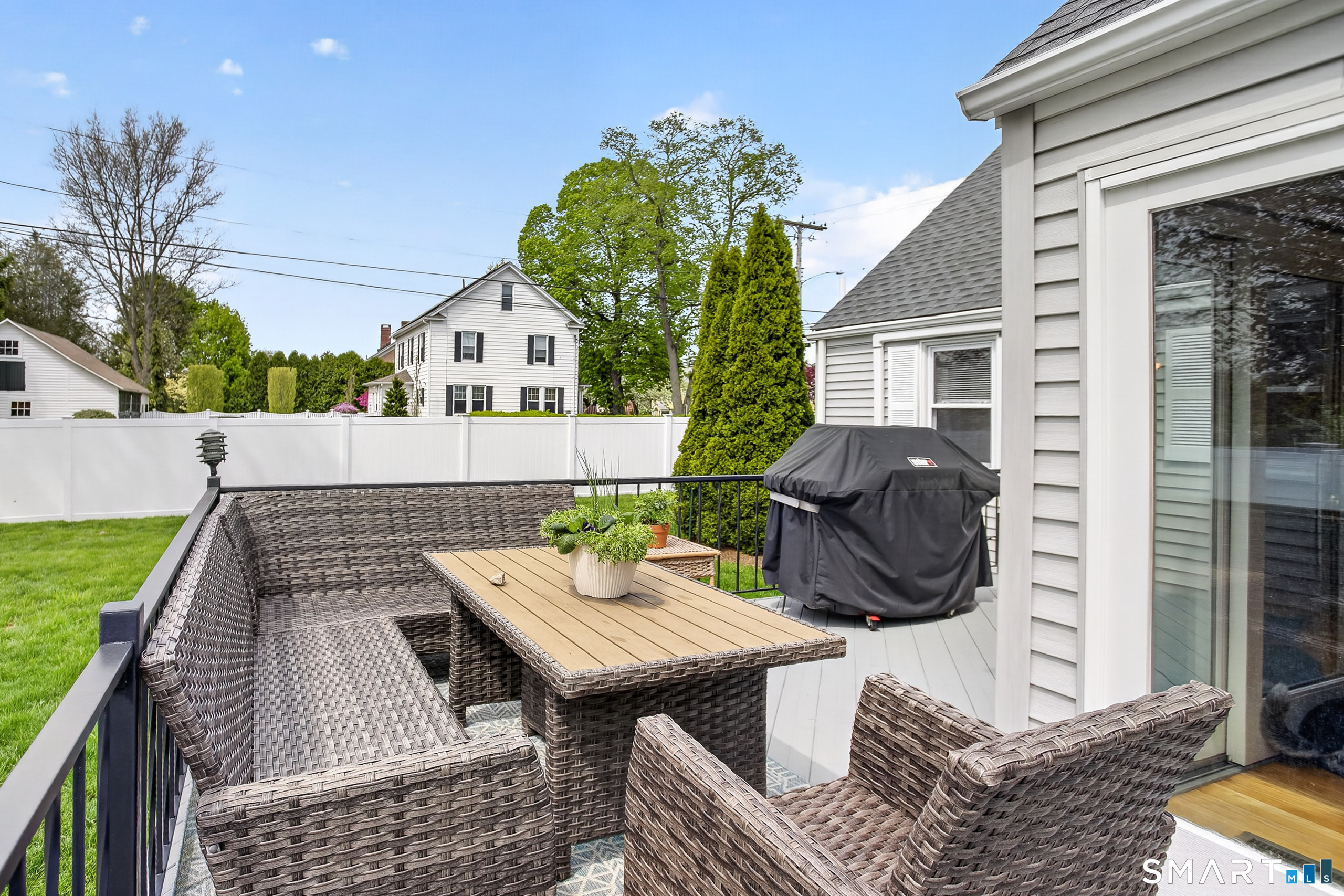 120 South Pine Creek Road Fairfield, CT 06824 - Photo 6 of 39