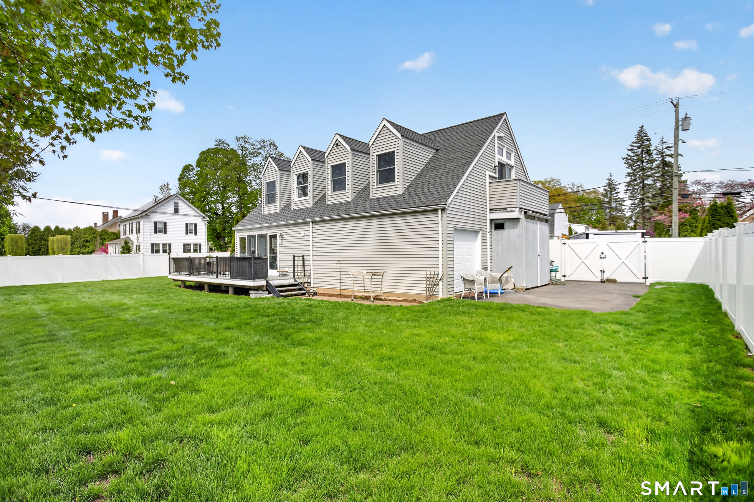 120 South Pine Creek Road Fairfield, CT 06824 - Photo 7 of 39