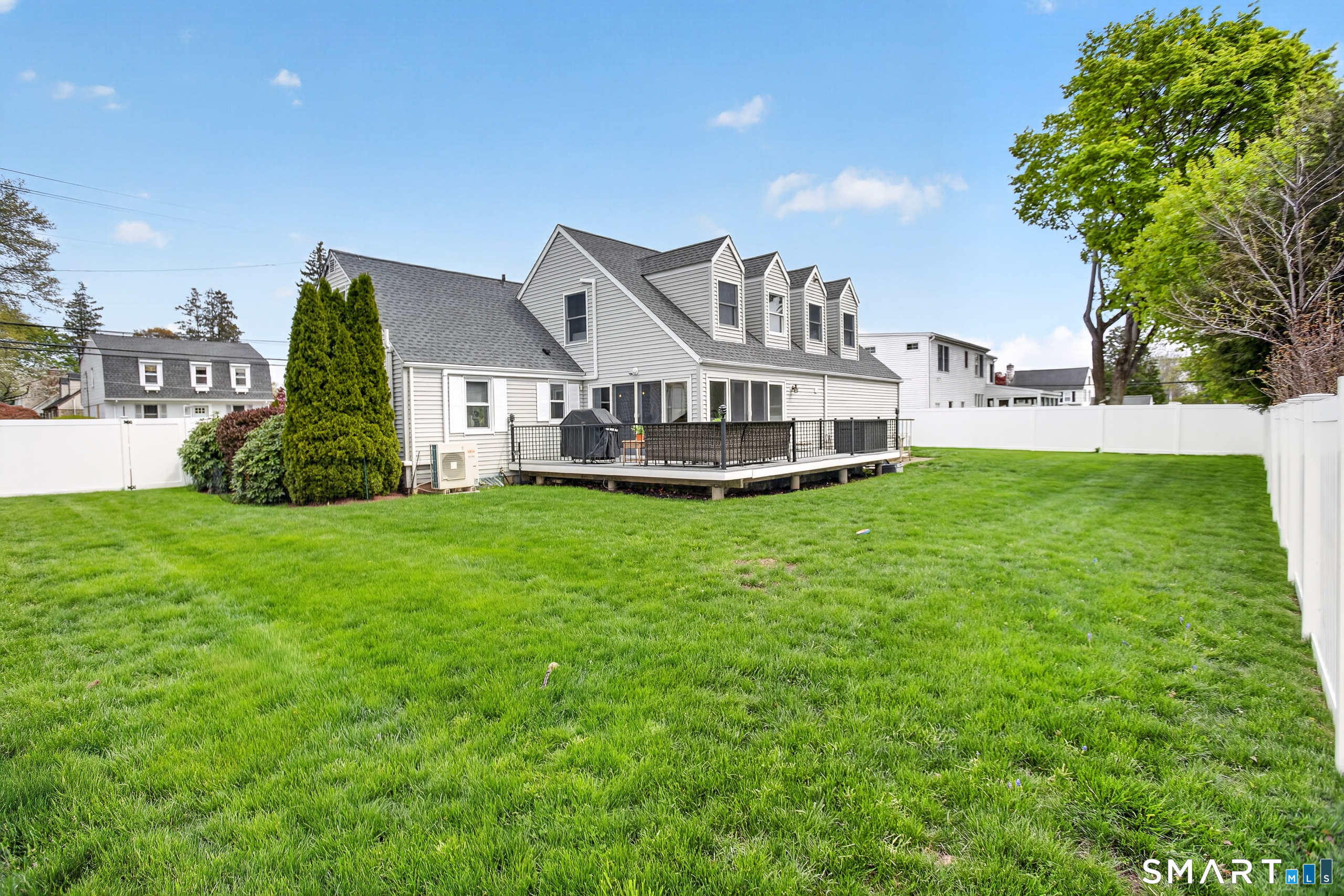 120 South Pine Creek Road Fairfield, CT 06824 - Photo 8 of 39