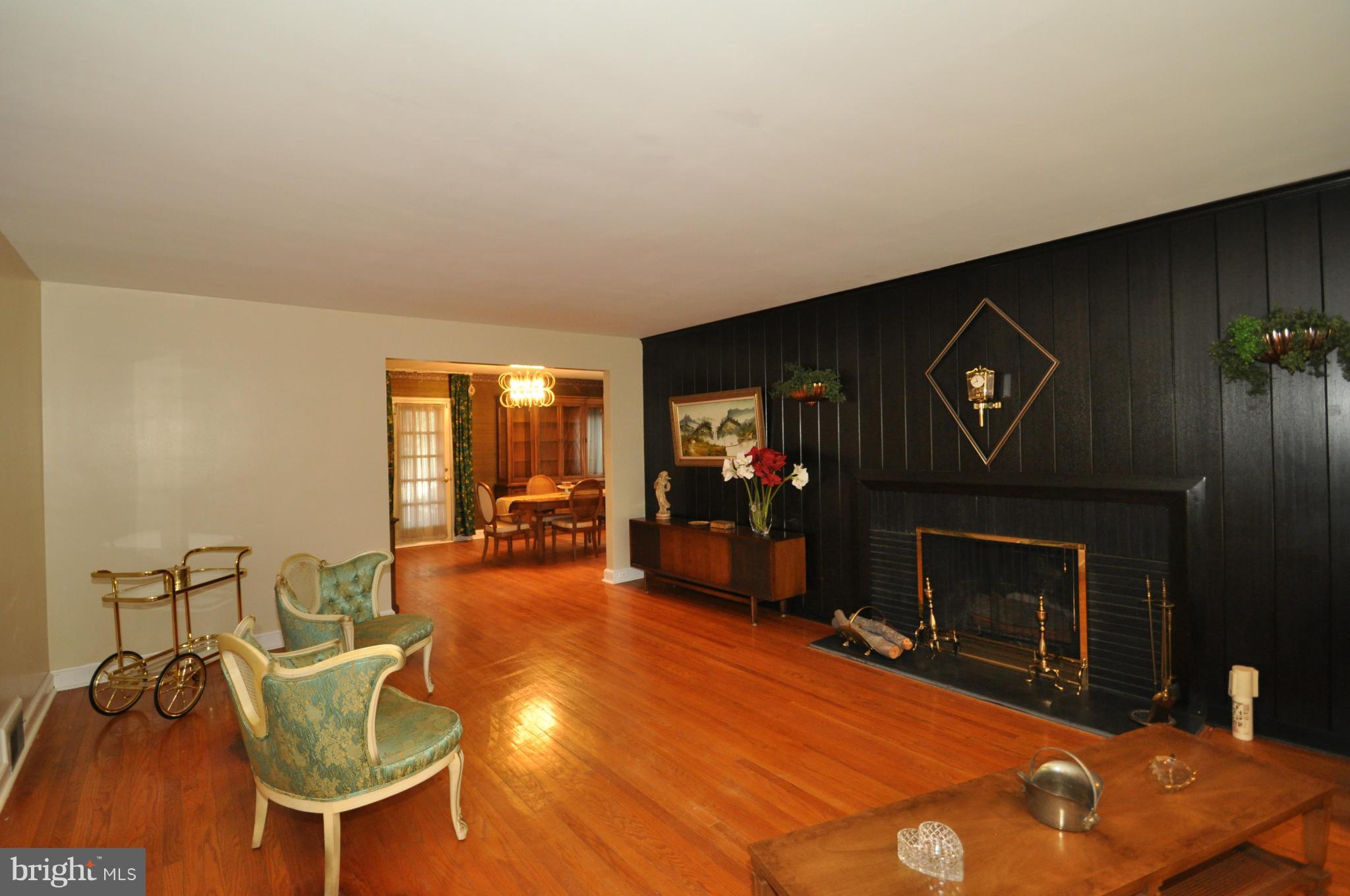 9321 Greyrock Road Silver Spring, MD 20910 - Photo 5 of 30 Living Room