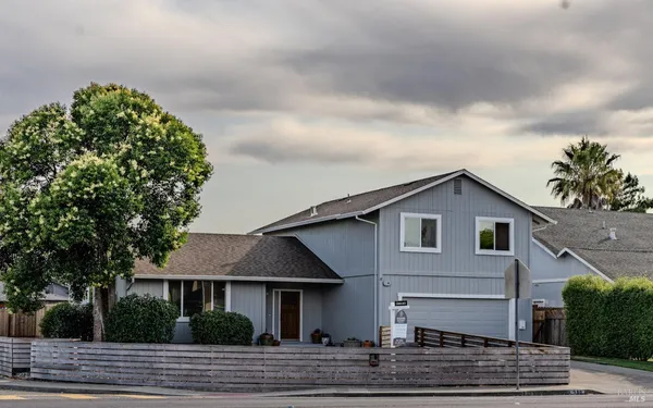 $899,000 | 980 South Ely Road, Petaluma, CA 94954